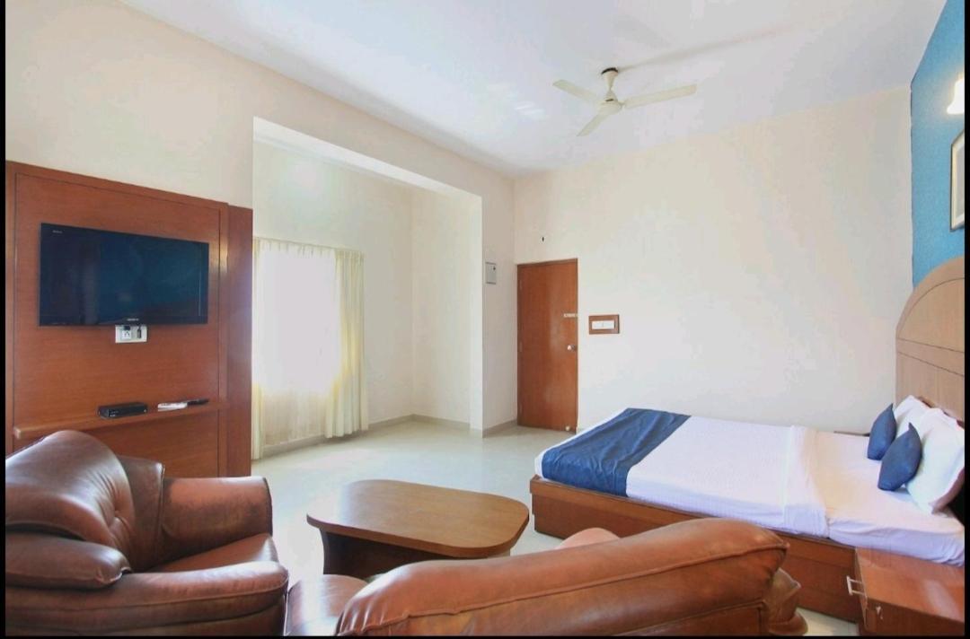 Hotel Stay By The Way Mysore Buitenkant foto