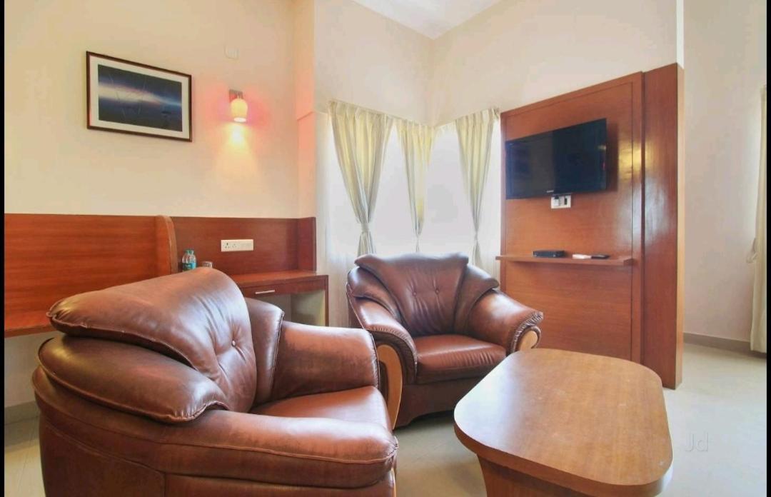 Hotel Stay By The Way Mysore Buitenkant foto