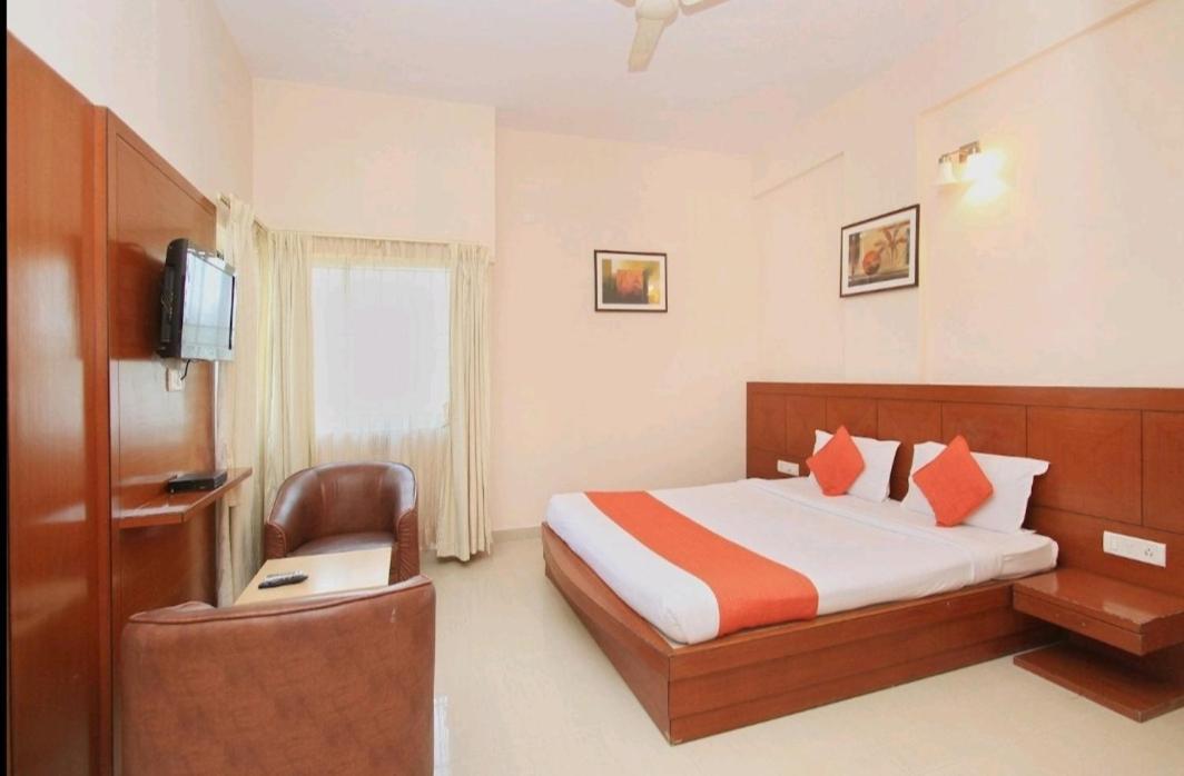 Hotel Stay By The Way Mysore Buitenkant foto