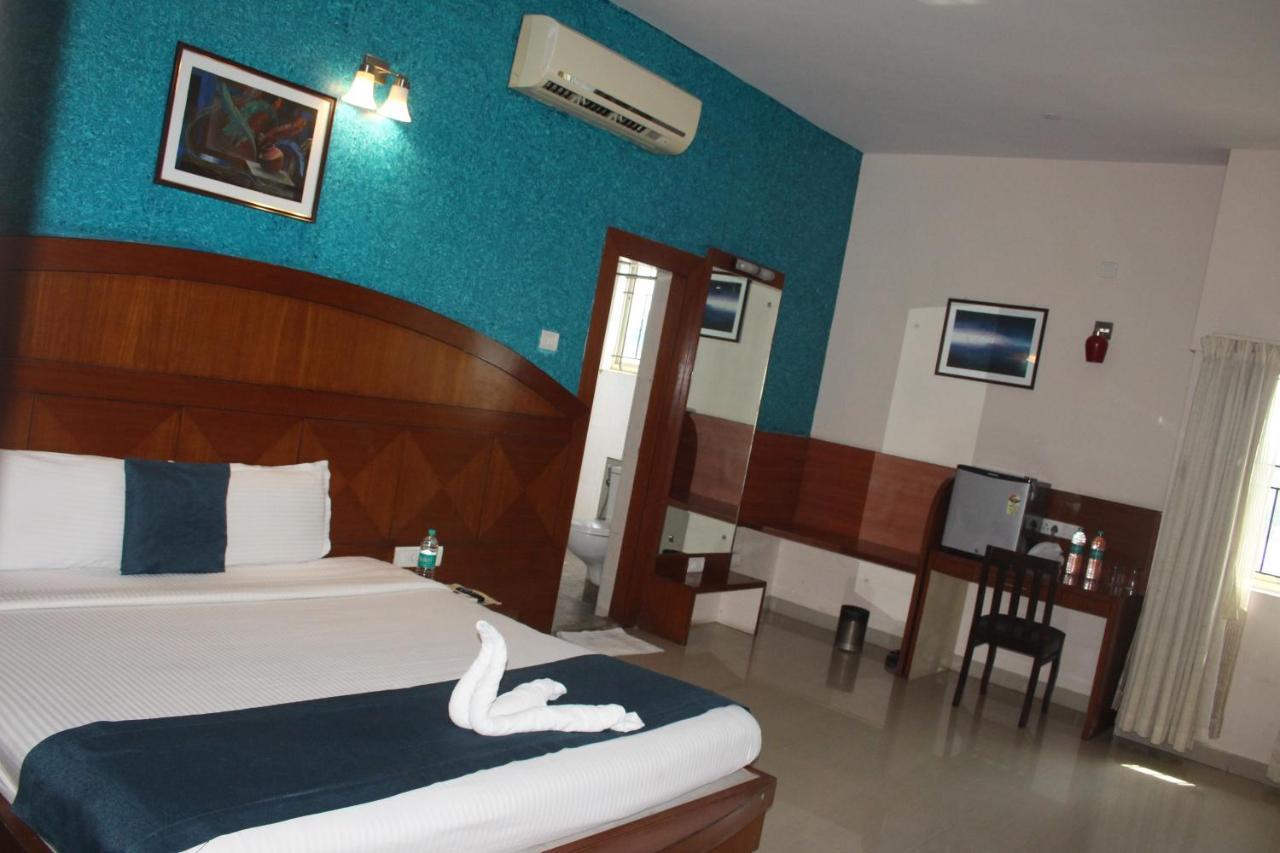 Hotel Stay By The Way Mysore Buitenkant foto