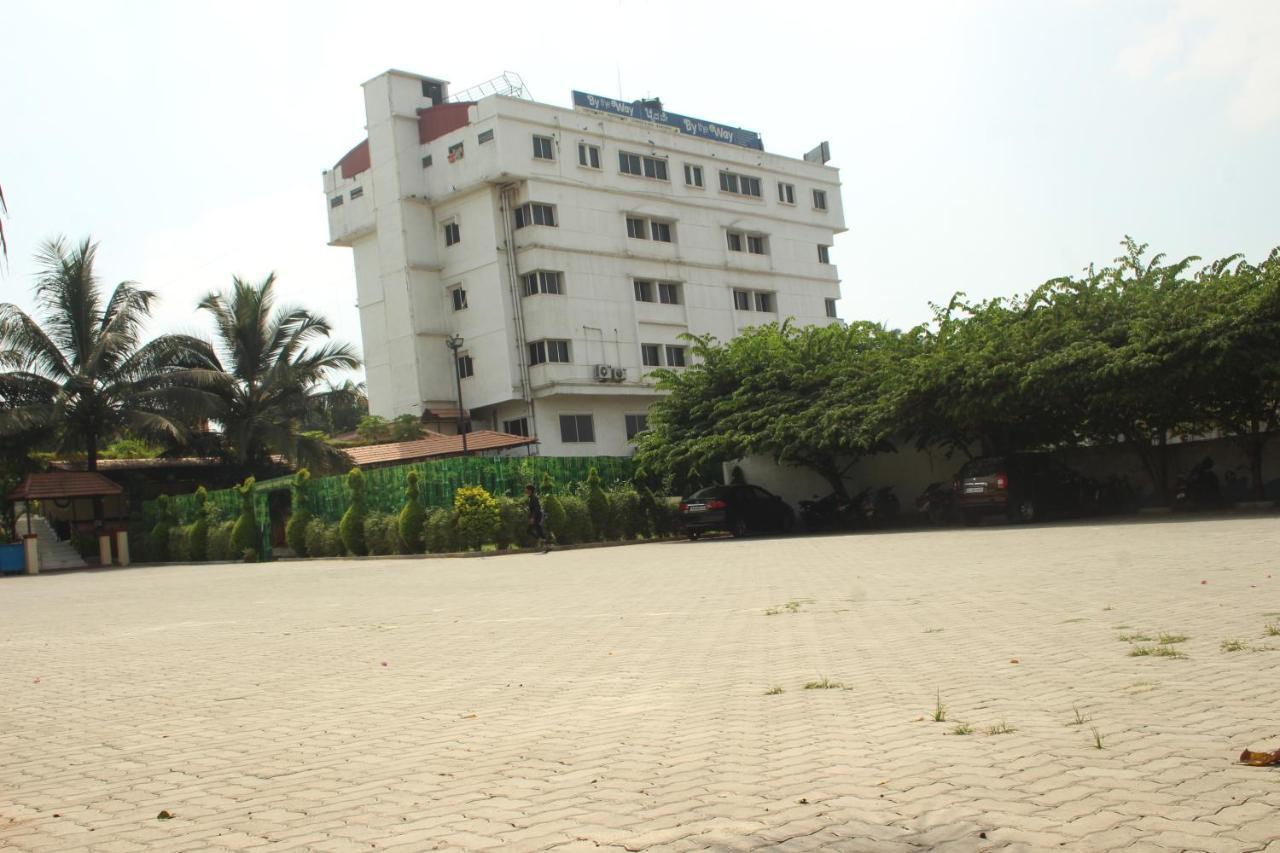 Hotel Stay By The Way Mysore Buitenkant foto