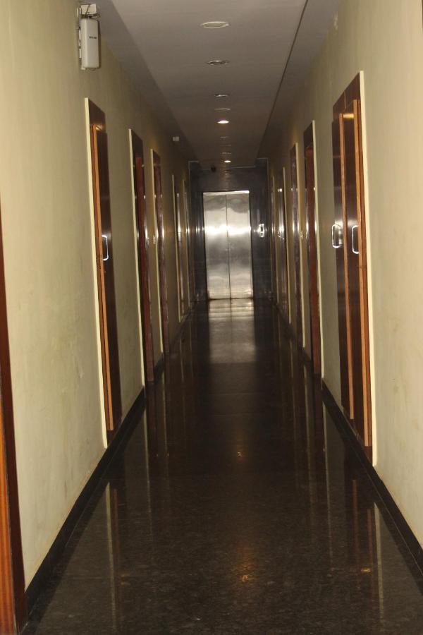 Hotel Stay By The Way Mysore Buitenkant foto