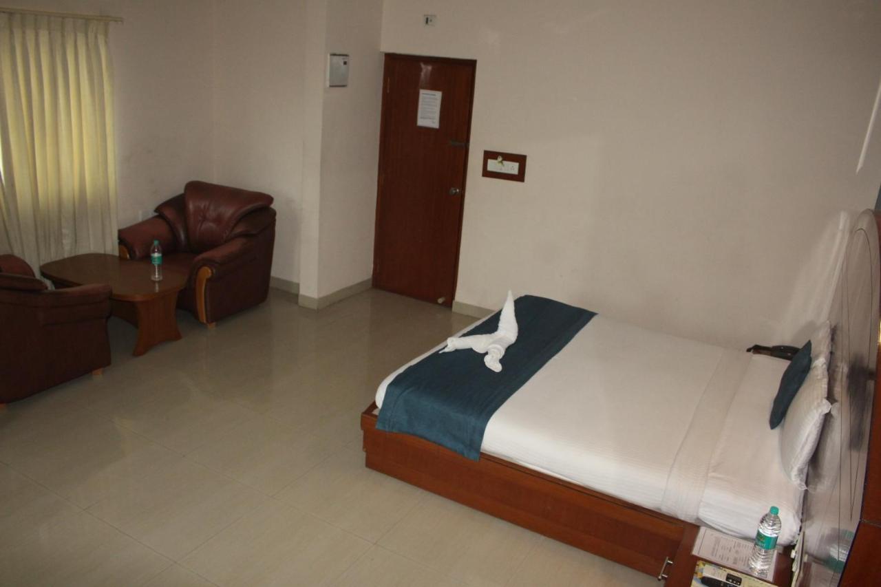 Hotel Stay By The Way Mysore Buitenkant foto