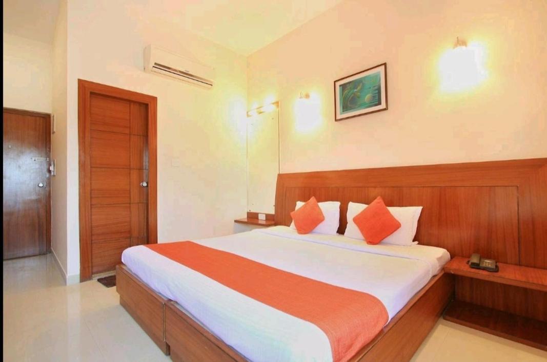 Hotel Stay By The Way Mysore Buitenkant foto