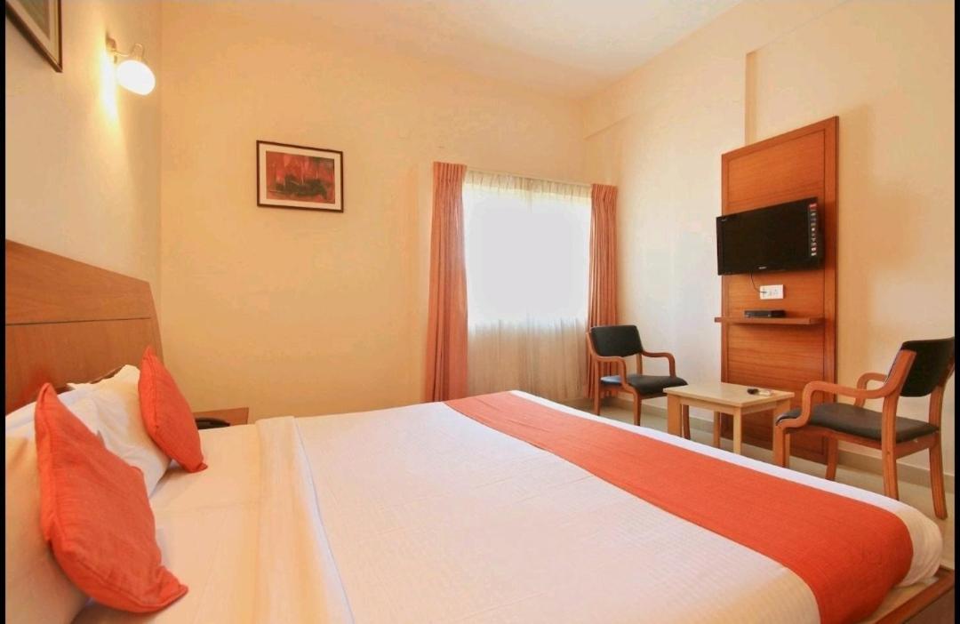 Hotel Stay By The Way Mysore Buitenkant foto