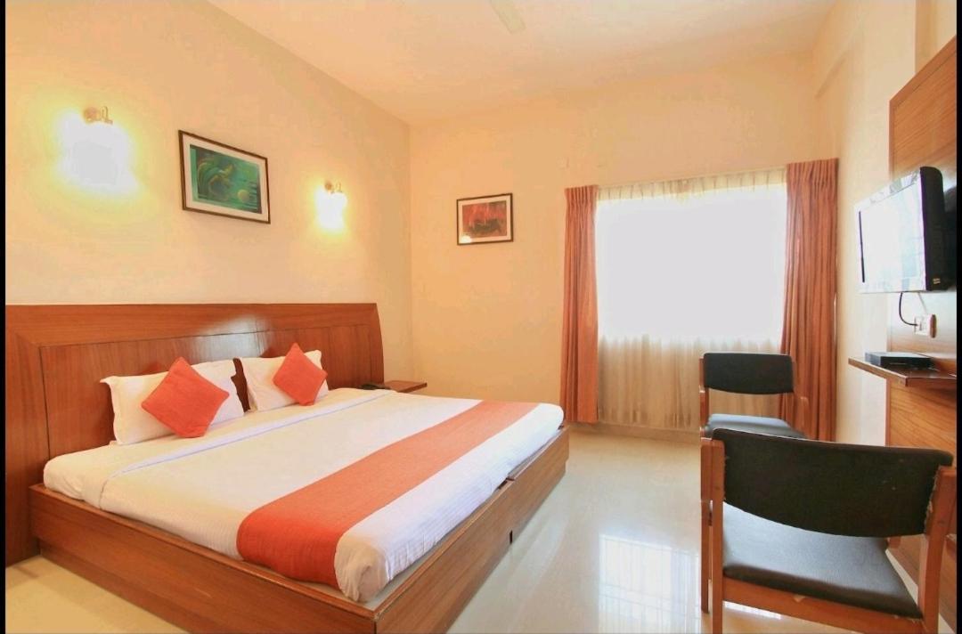 Hotel Stay By The Way Mysore Buitenkant foto